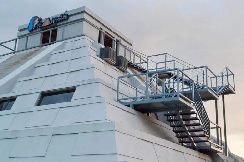 Escaleras Chaman Bar